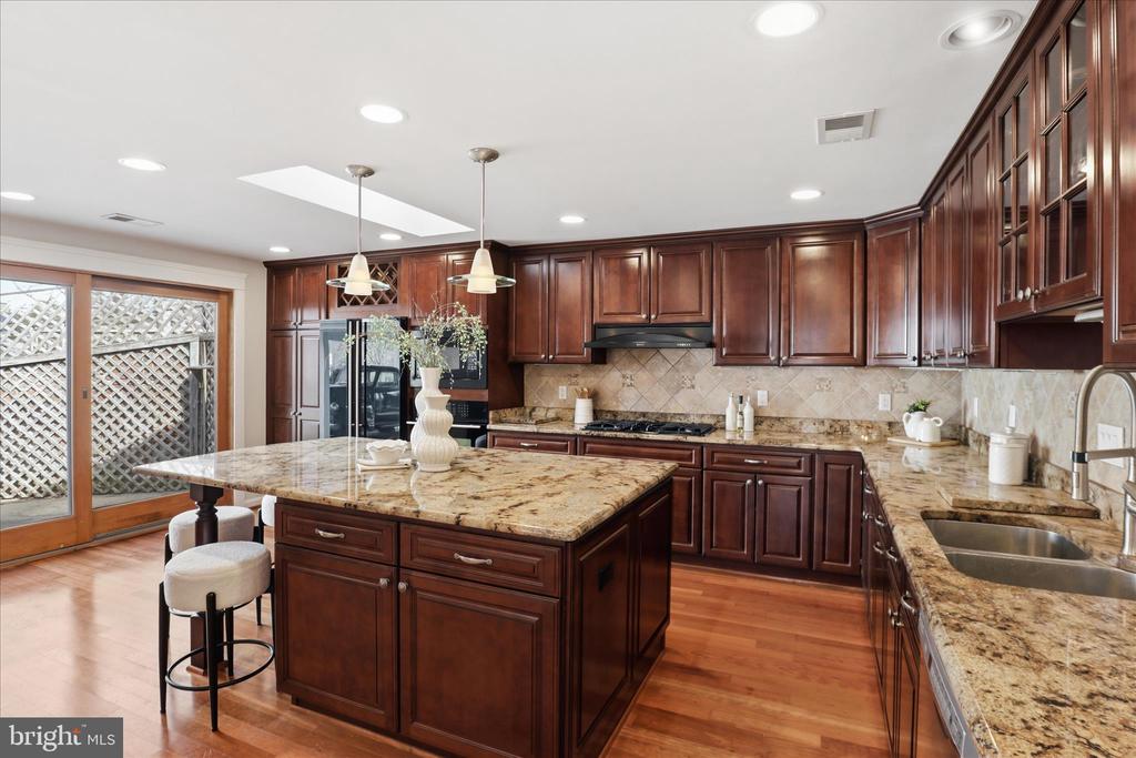 2228 LOCH LOMOND DRIVE