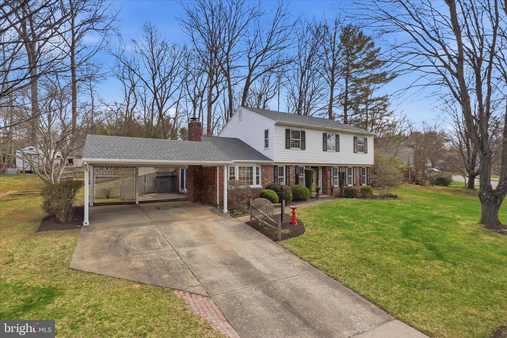 2228 LOCH LOMOND DRIVE