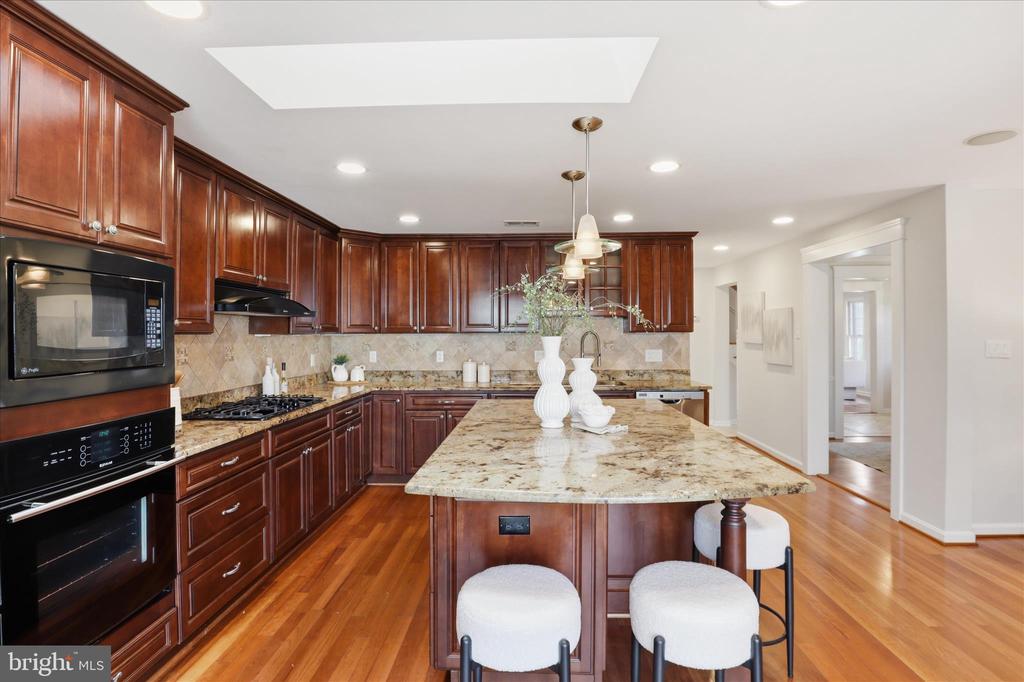 2228 LOCH LOMOND DRIVE