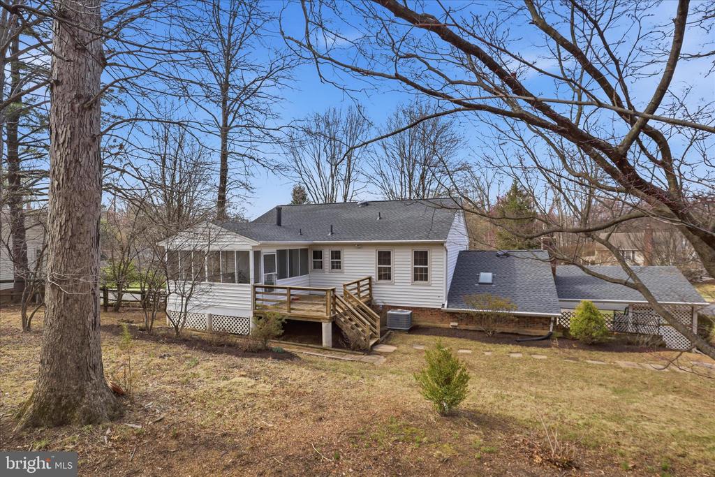 2228 LOCH LOMOND DRIVE