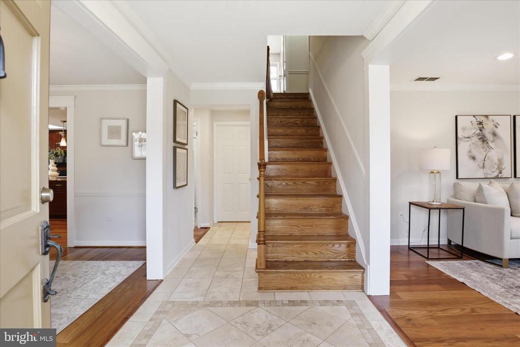 2228 LOCH LOMOND DRIVE