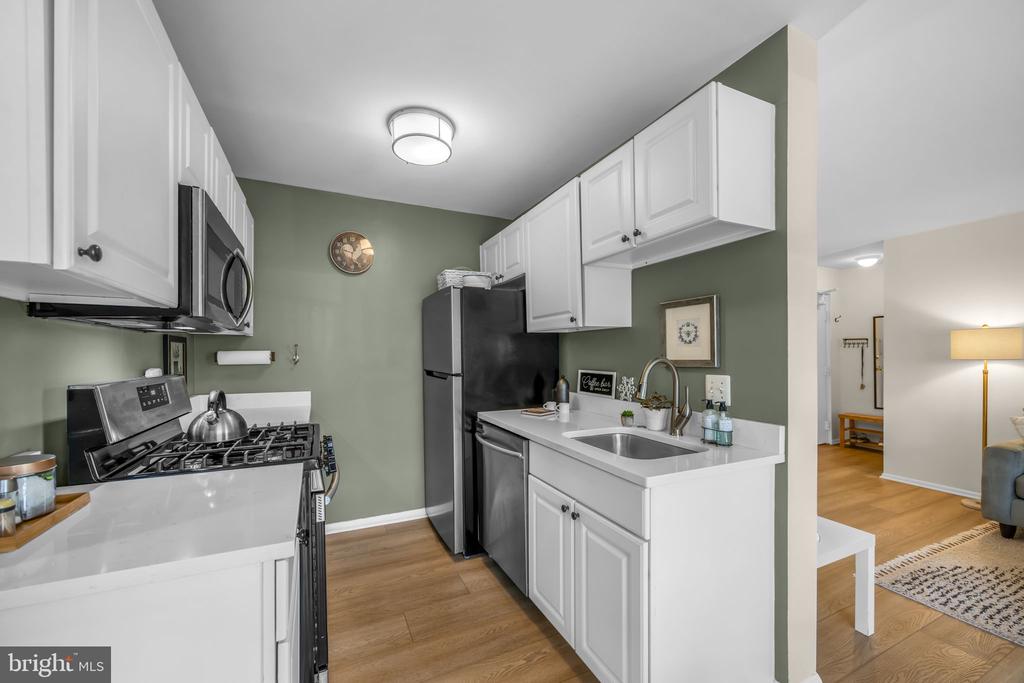 4909 AMERICANA DRIVE 106