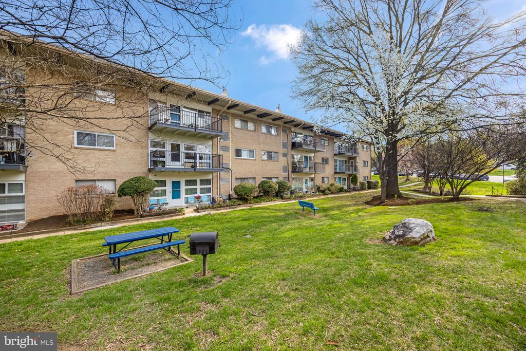 4909 AMERICANA DRIVE 106