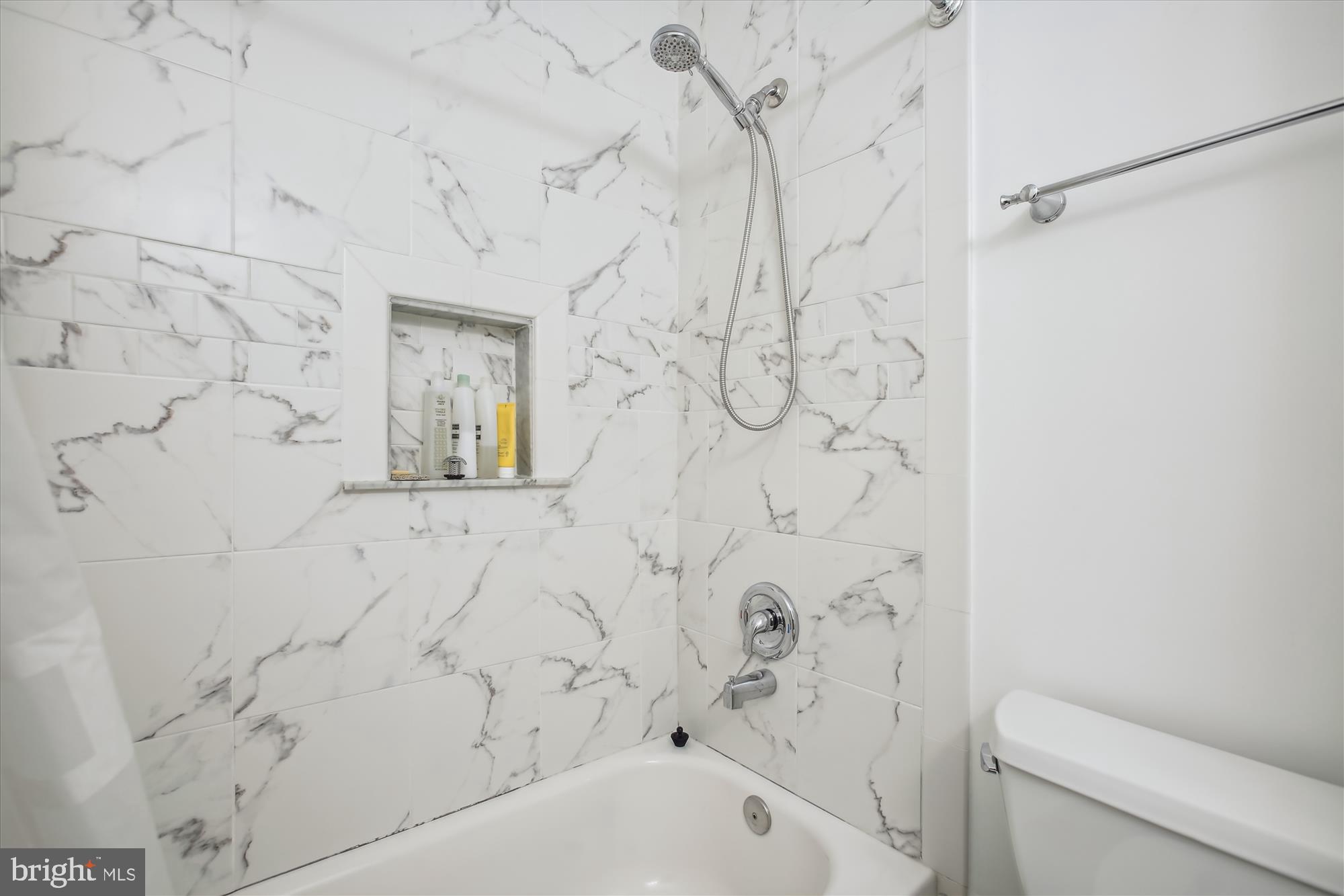 7728 HICKORY GLEN WAY