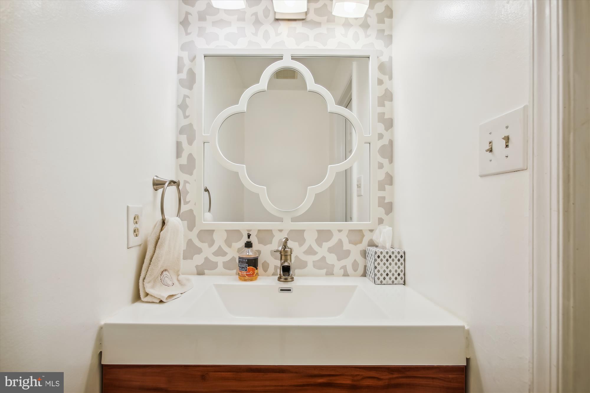 7728 HICKORY GLEN WAY