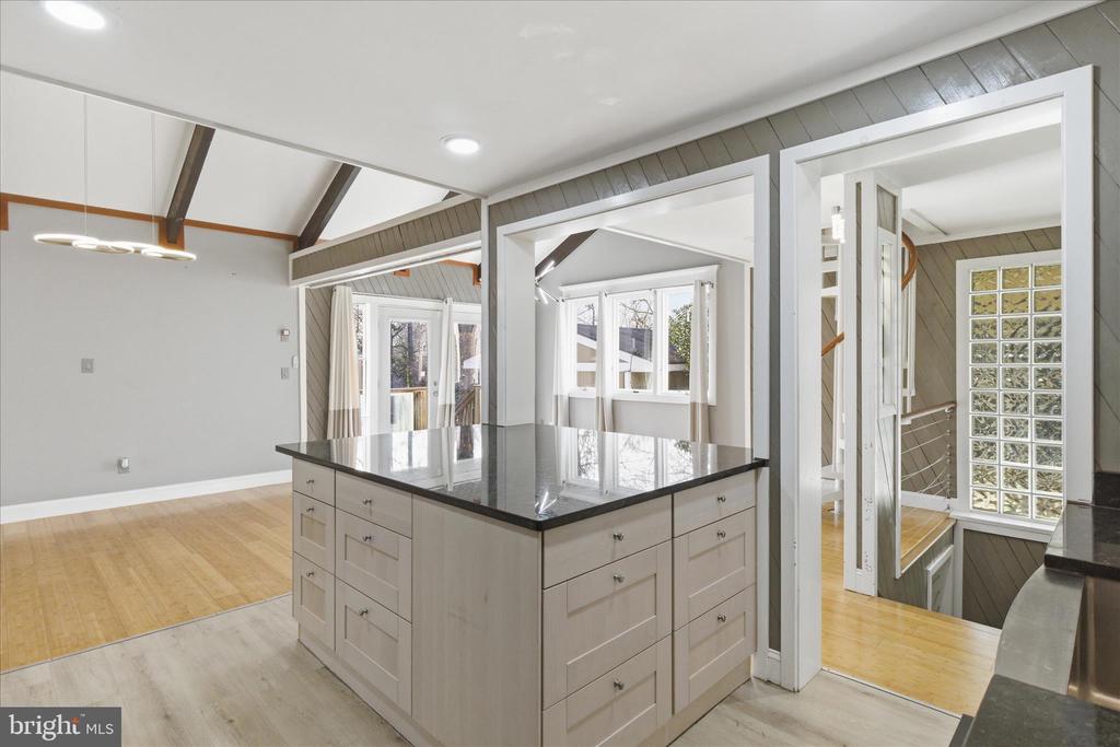 5515 WESTCLIFF COURT