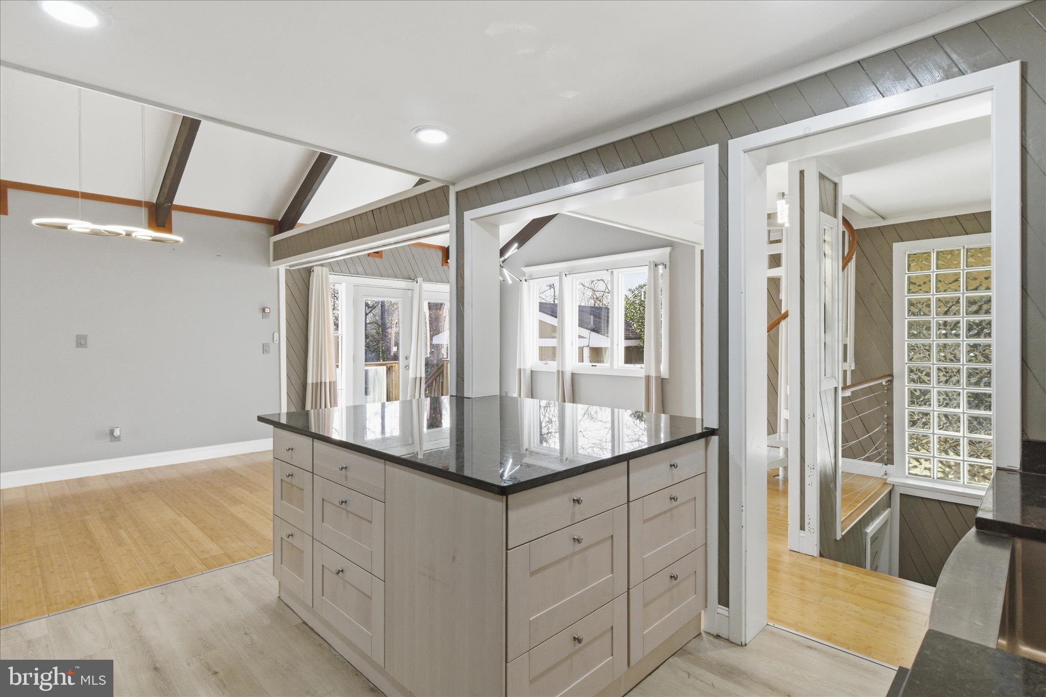 5515 WESTCLIFF COURT