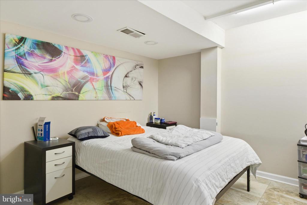 5515 WESTCLIFF COURT