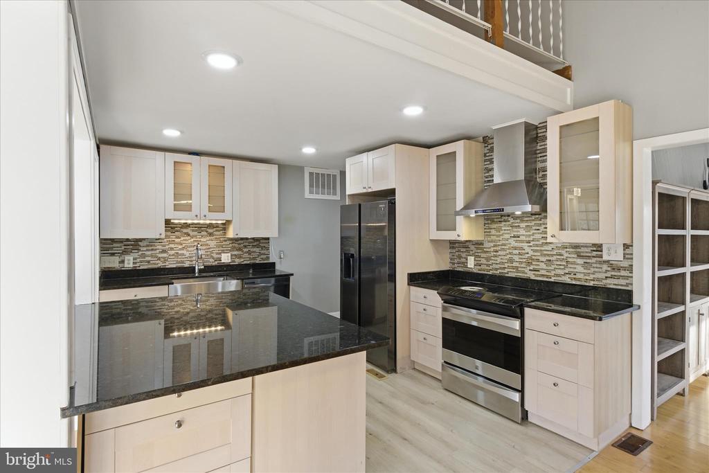 5515 WESTCLIFF COURT