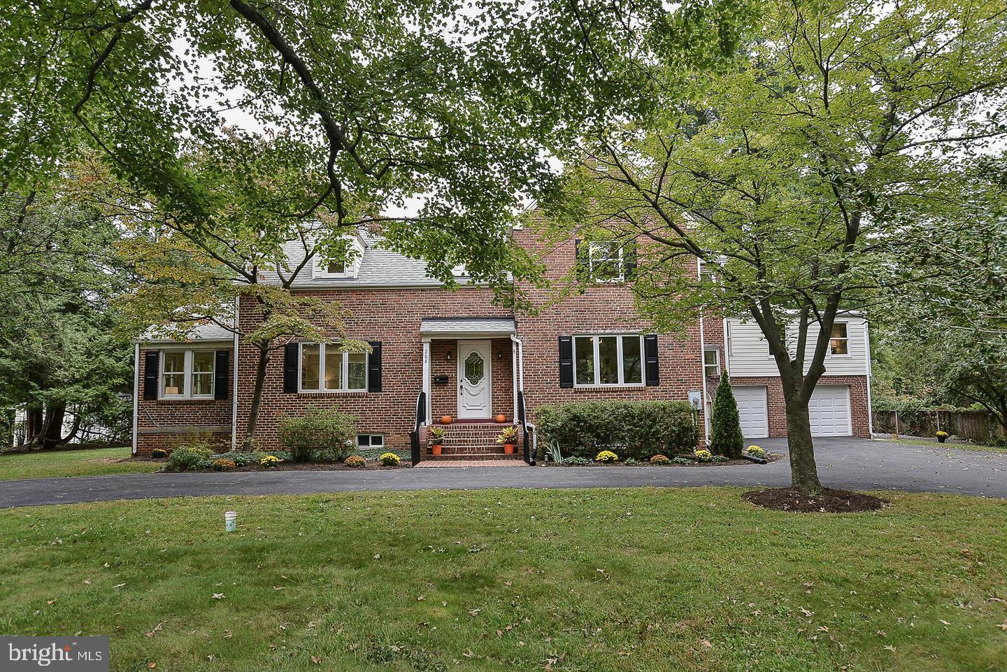 208 GLEN AVENUE SW