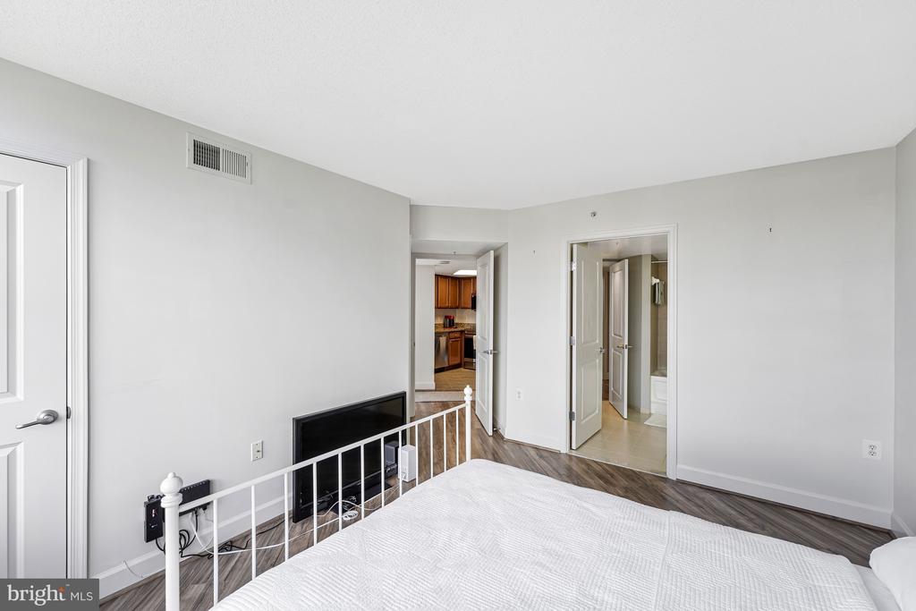 11800 SUNSET HILLS ROAD 506