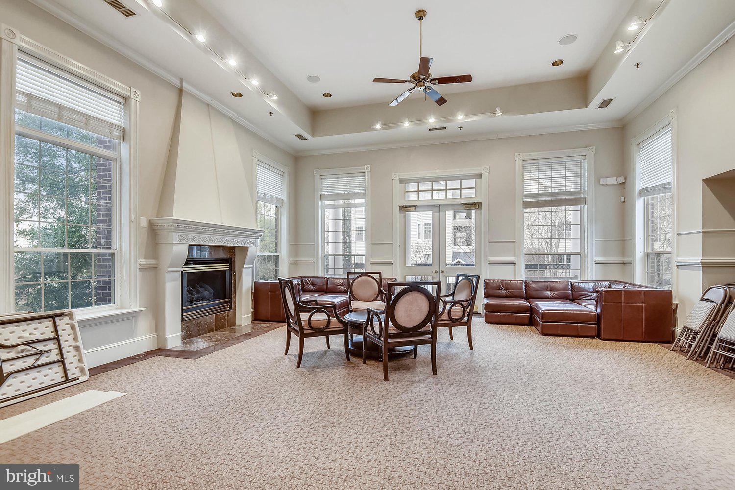 1521 SPRING GATE DRIVE 10211