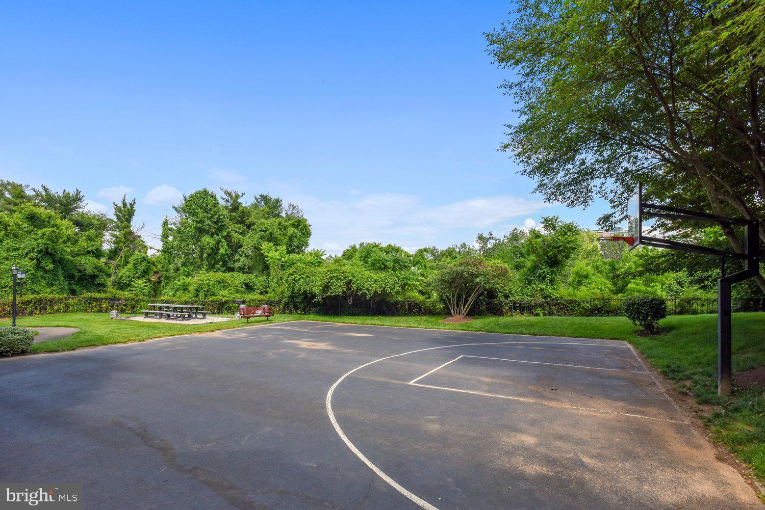 1521 SPRING GATE DRIVE 10211