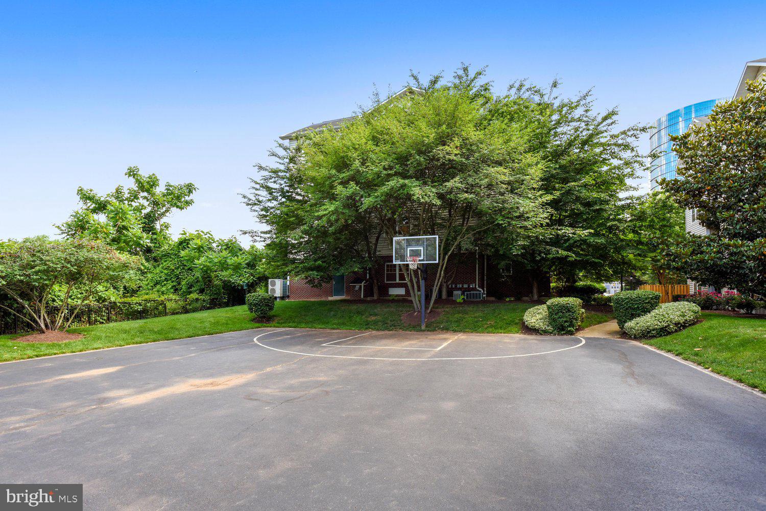 1521 SPRING GATE DRIVE 10211