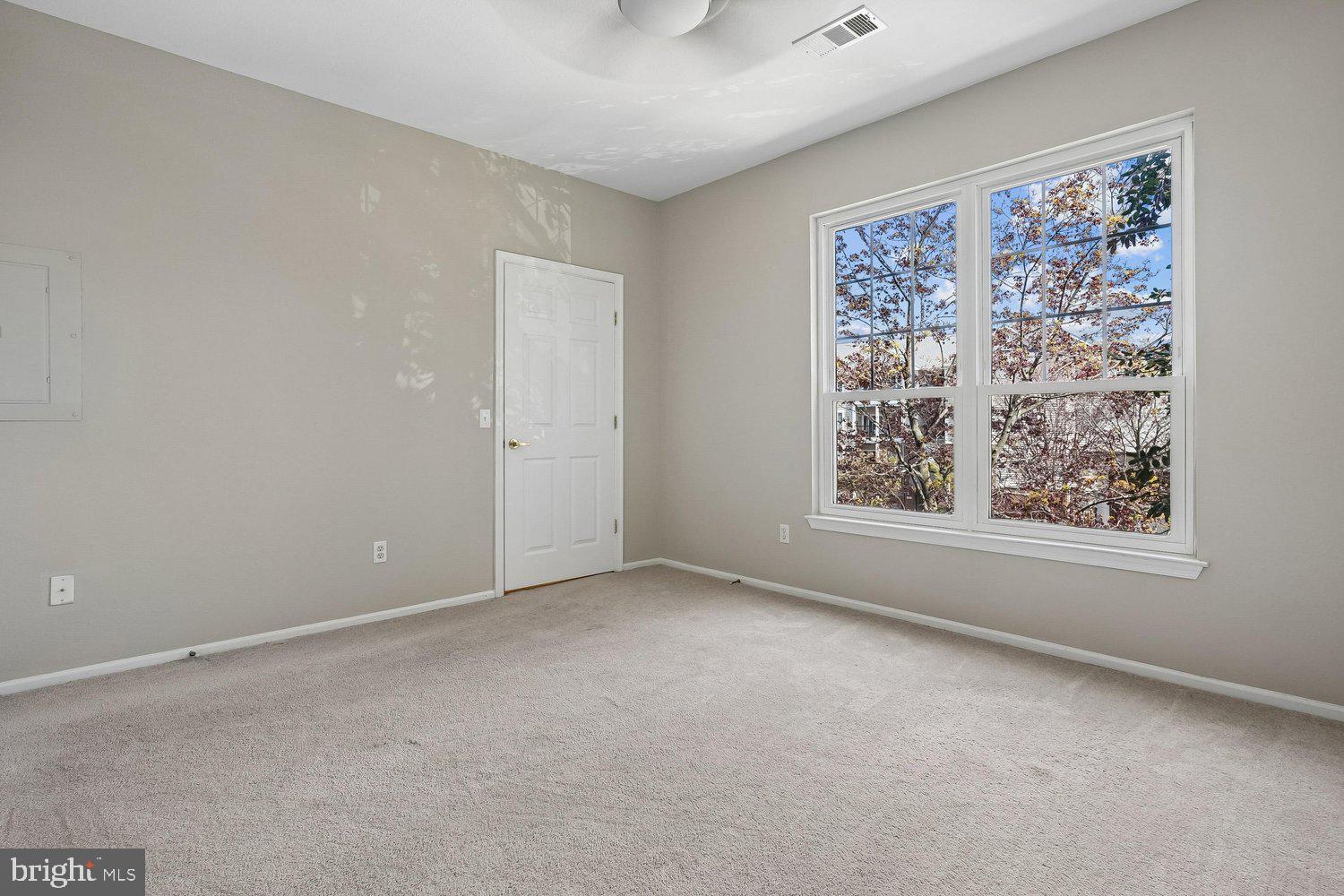 1521 SPRING GATE DRIVE 10211