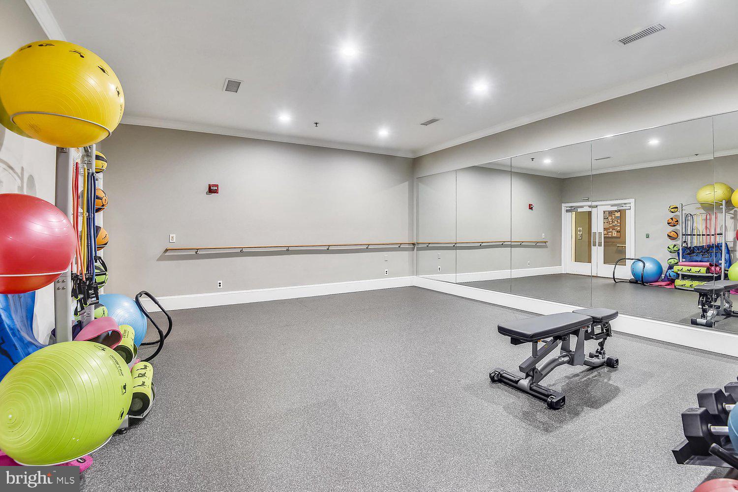 1521 SPRING GATE DRIVE 10211