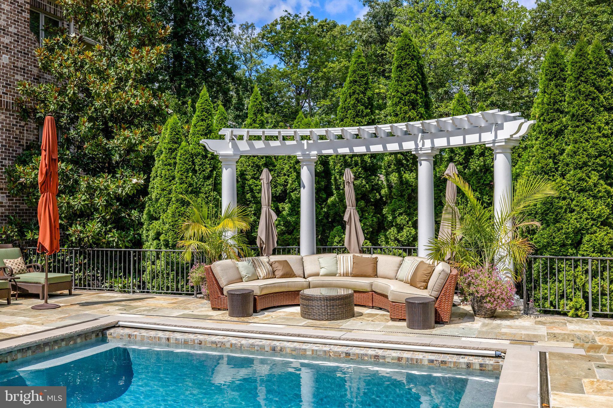 1239 DALEVIEW DRIVE