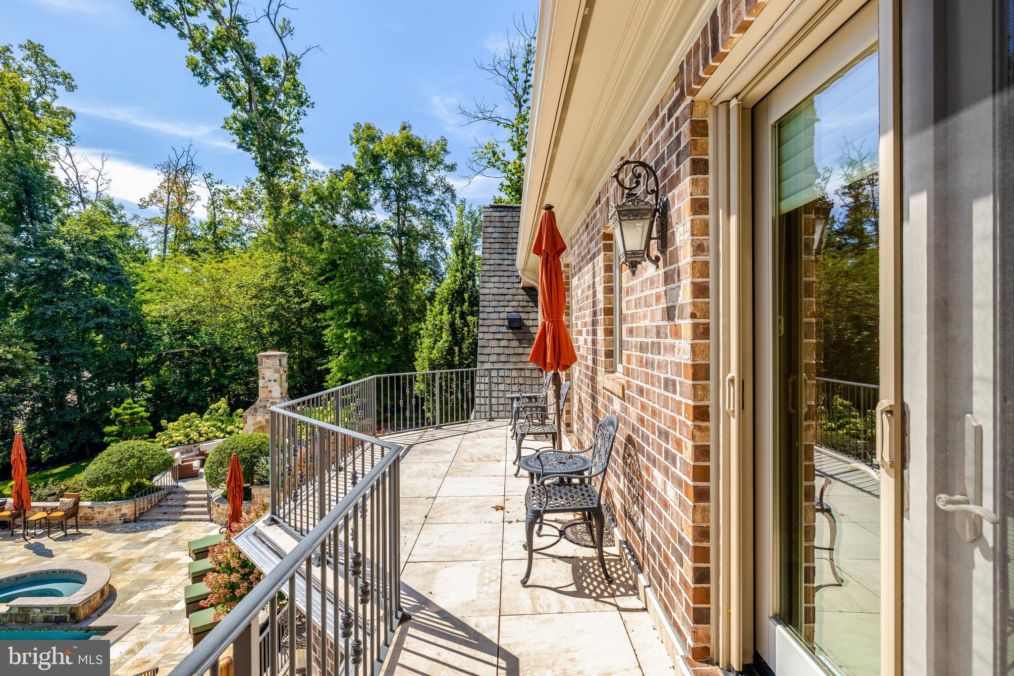 1239 DALEVIEW DRIVE