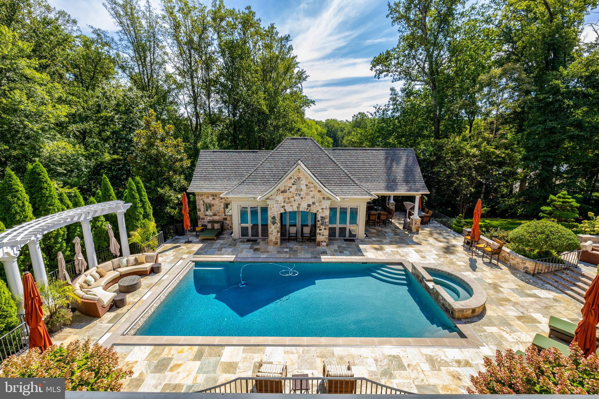1239 DALEVIEW DRIVE