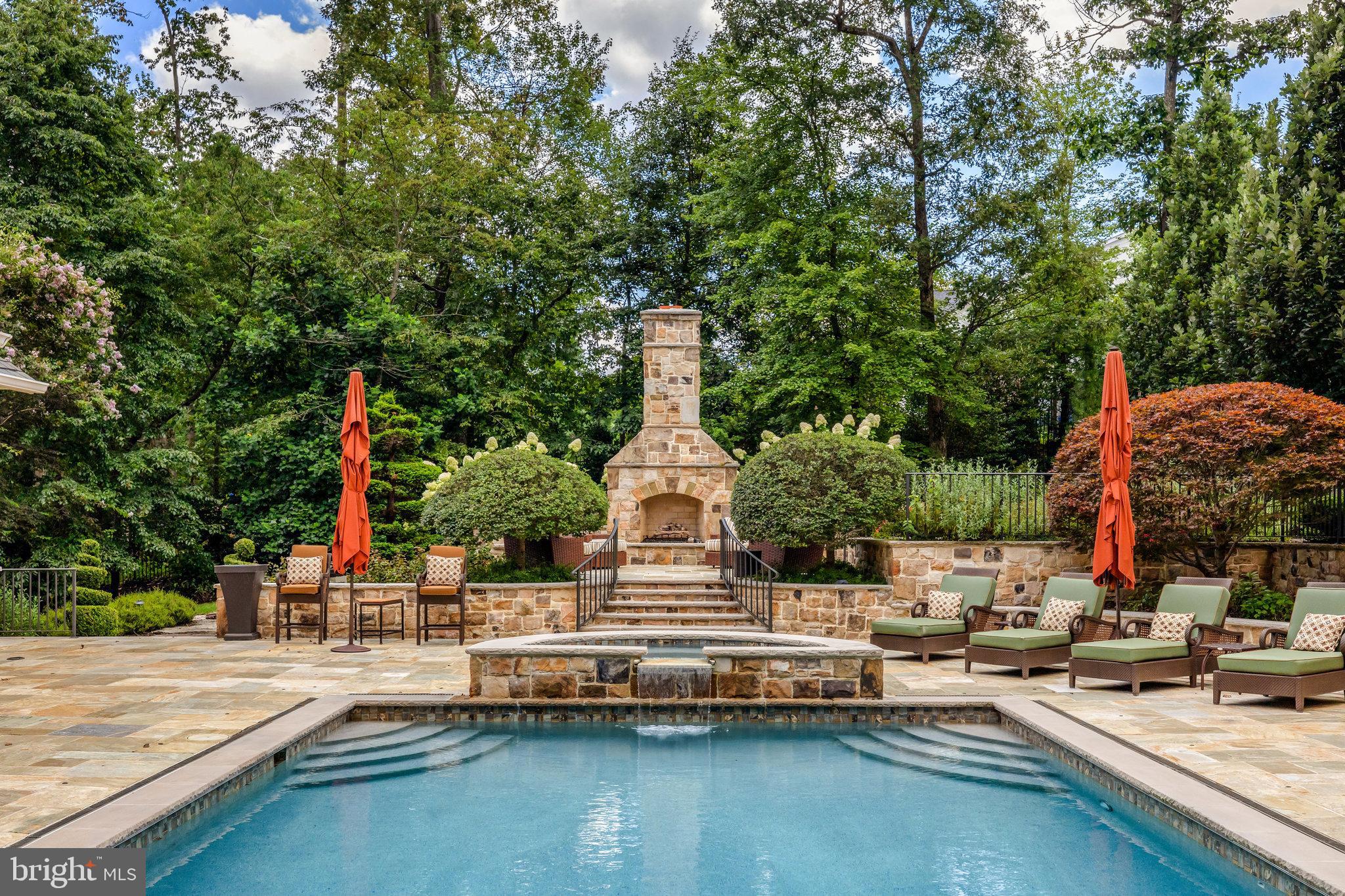 1239 DALEVIEW DRIVE