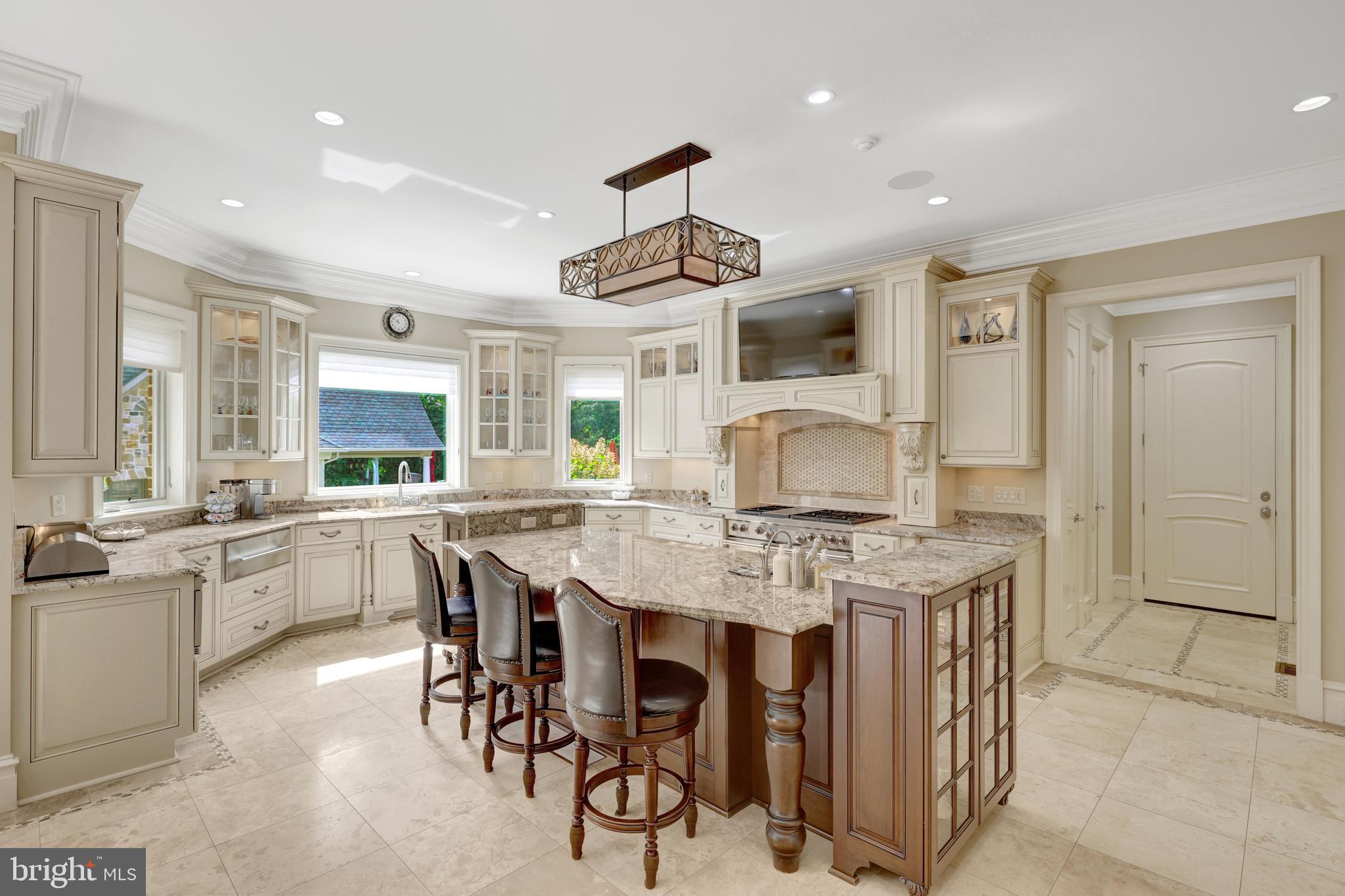 1239 DALEVIEW DRIVE