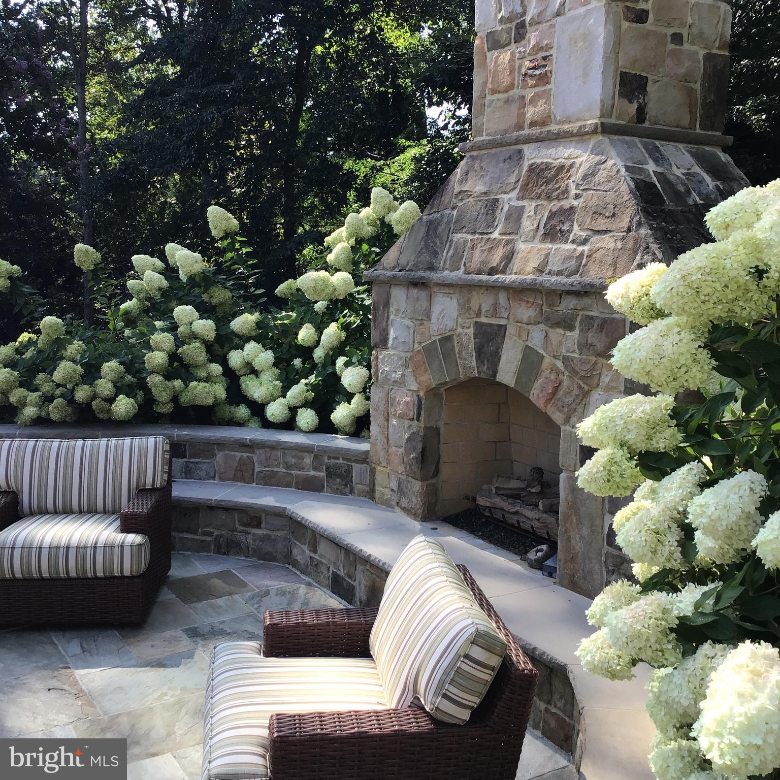 1239 DALEVIEW DRIVE