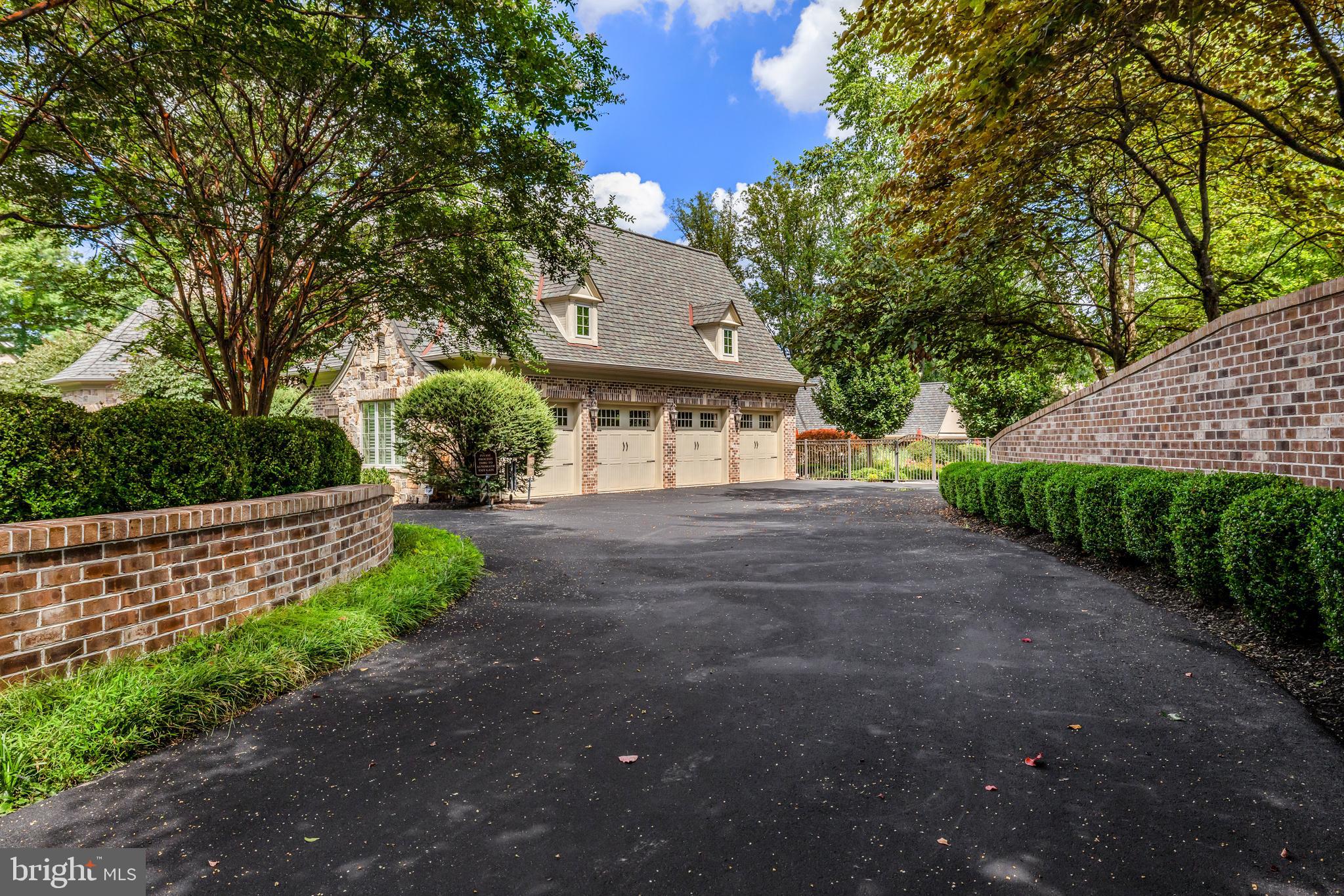 1239 DALEVIEW DRIVE
