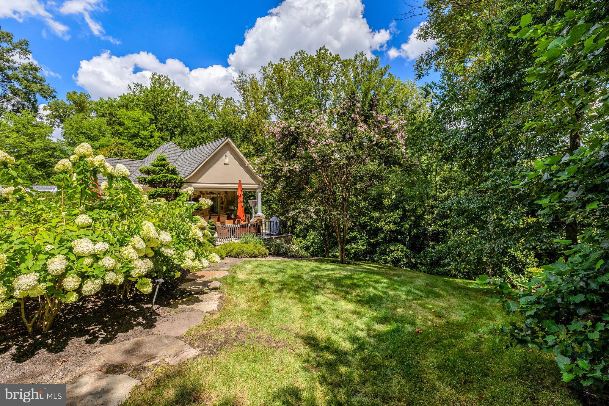 1239 DALEVIEW DRIVE