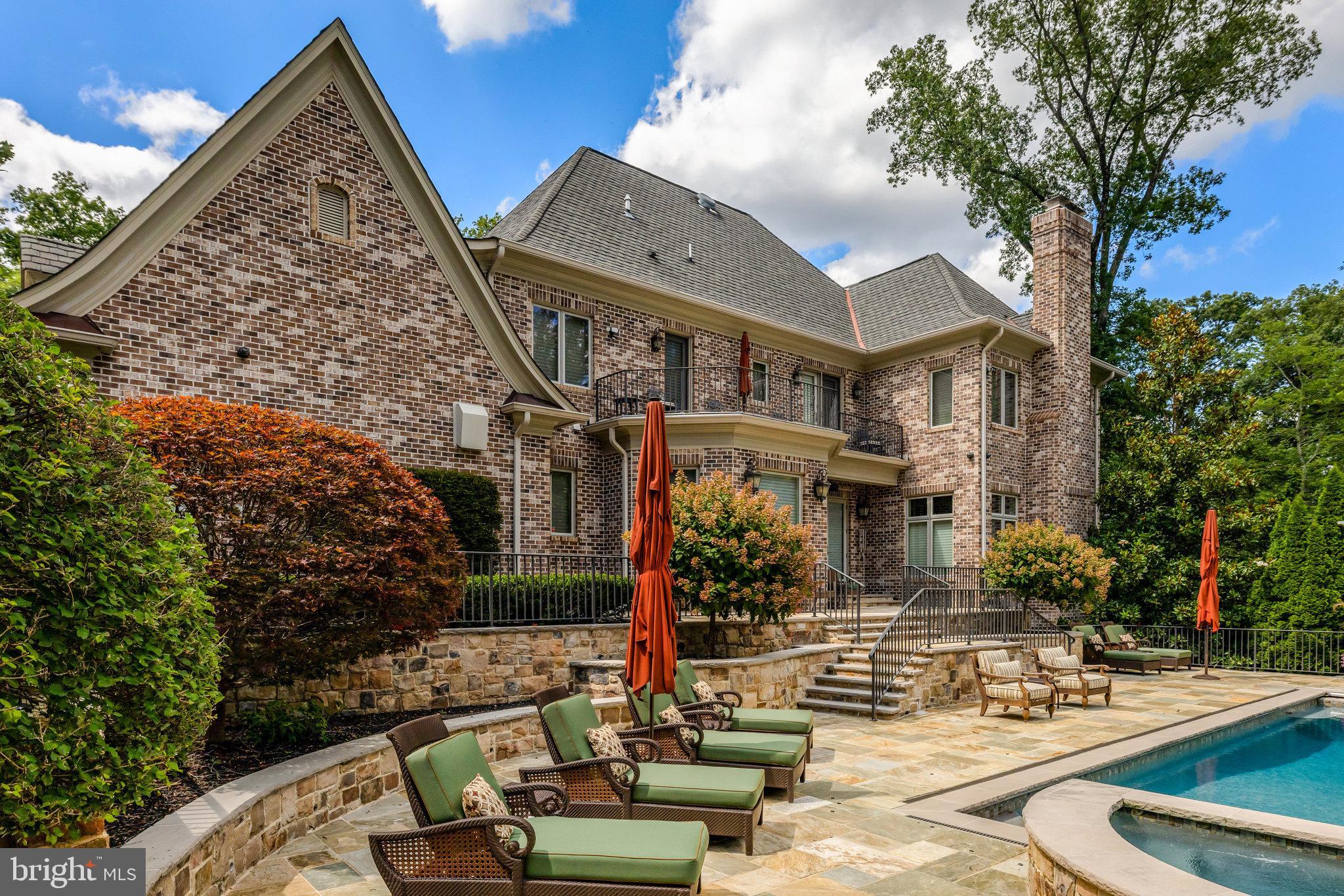 1239 DALEVIEW DRIVE