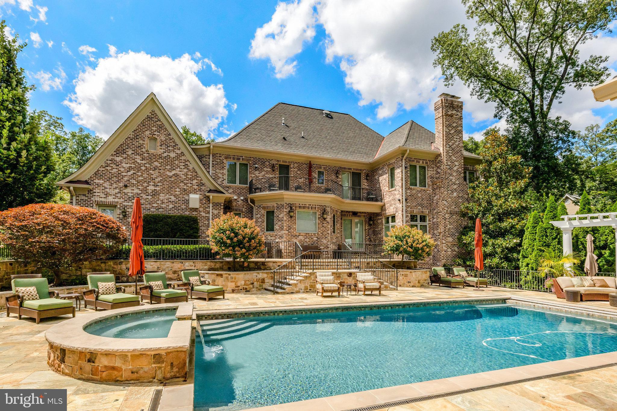 1239 DALEVIEW DRIVE