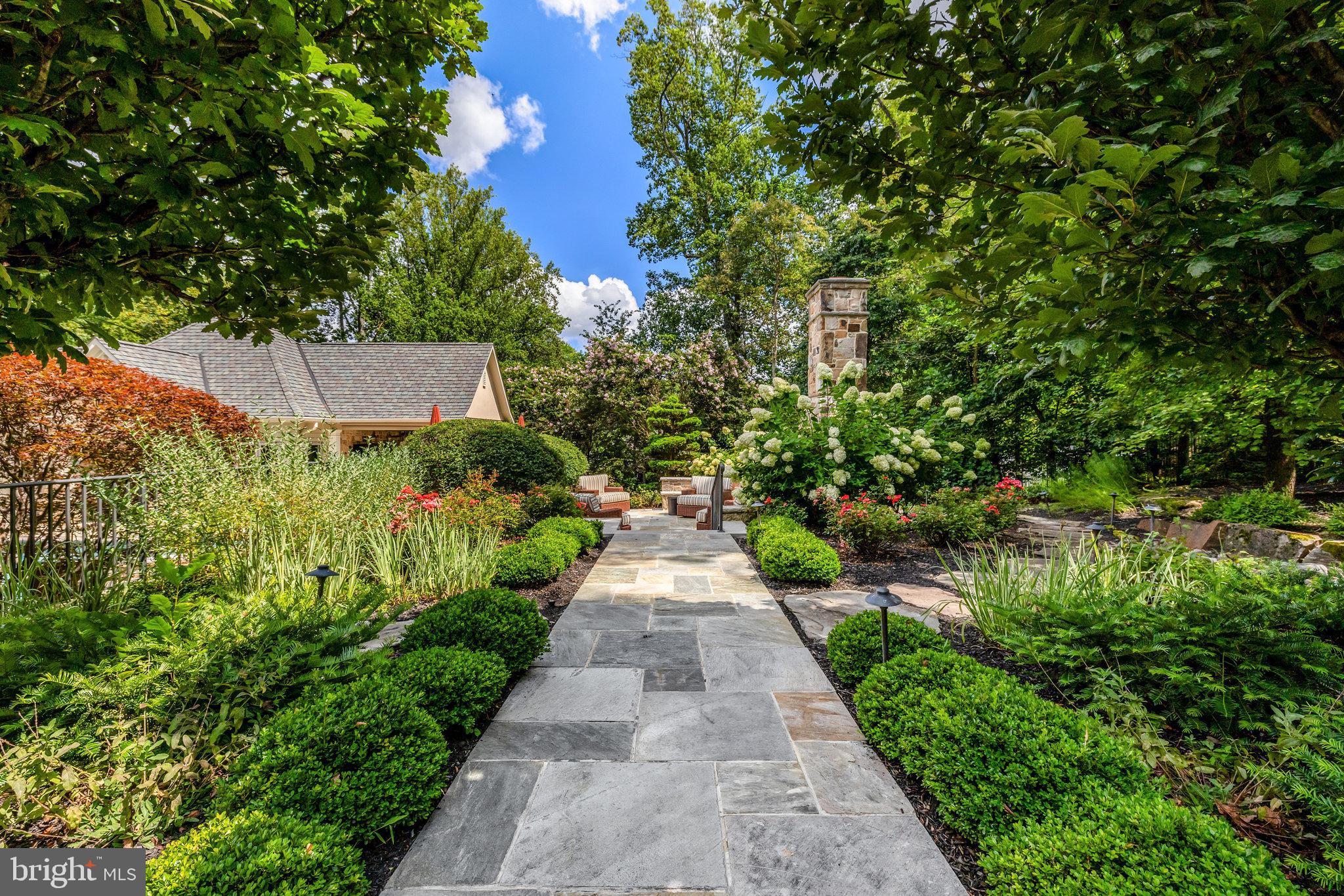 1239 DALEVIEW DRIVE