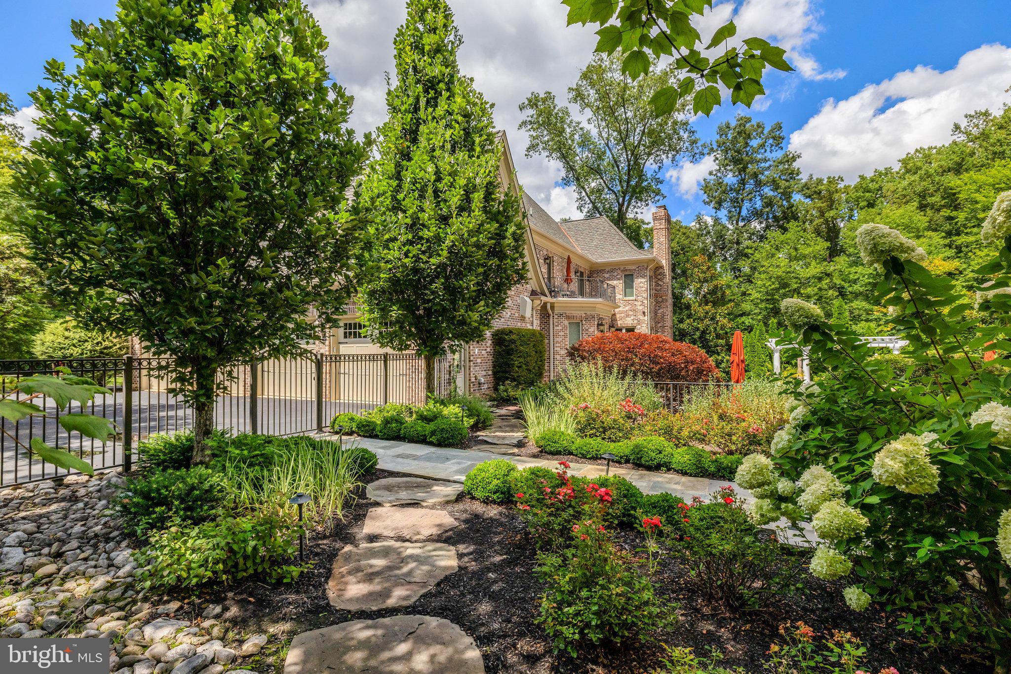 1239 DALEVIEW DRIVE