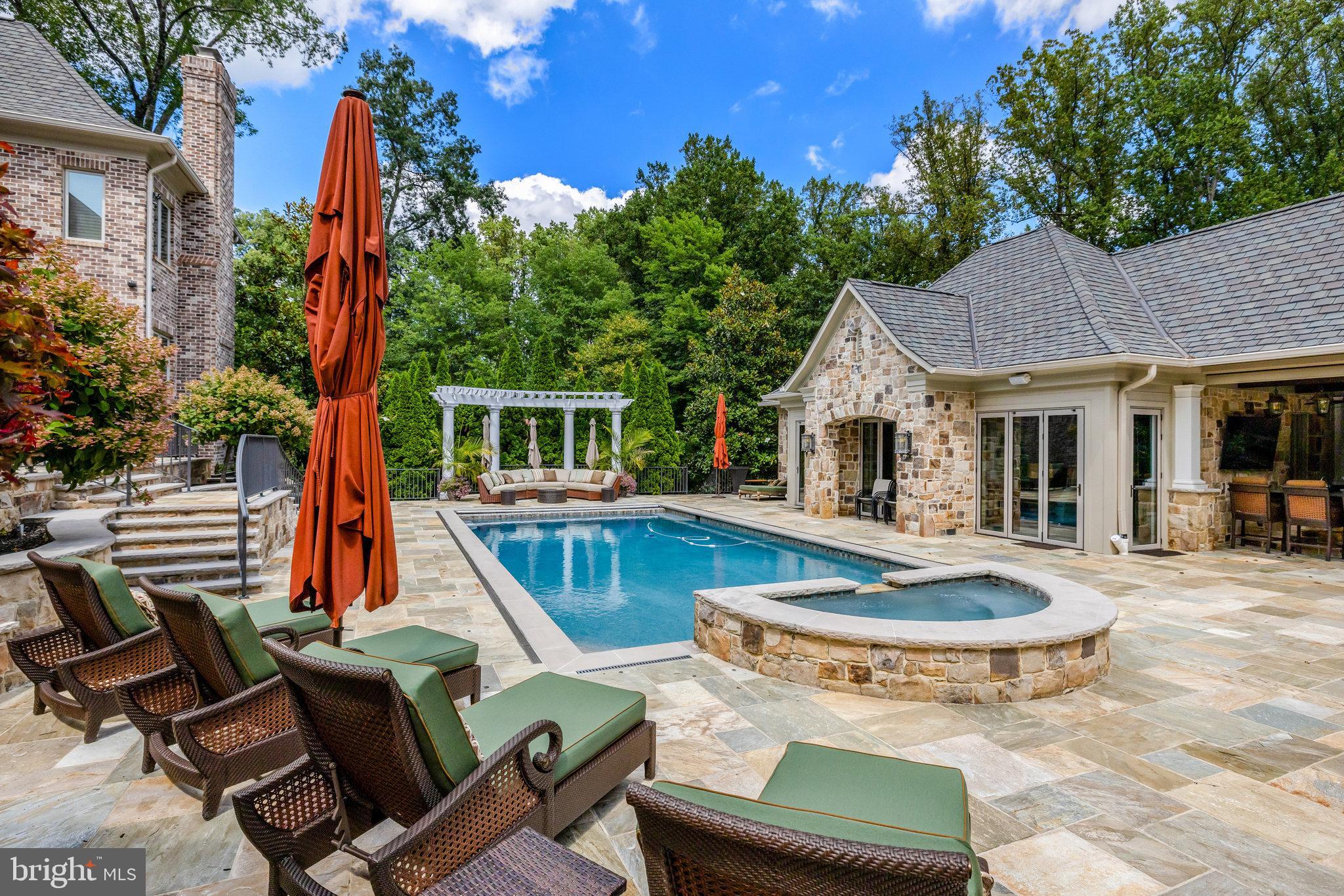 1239 DALEVIEW DRIVE