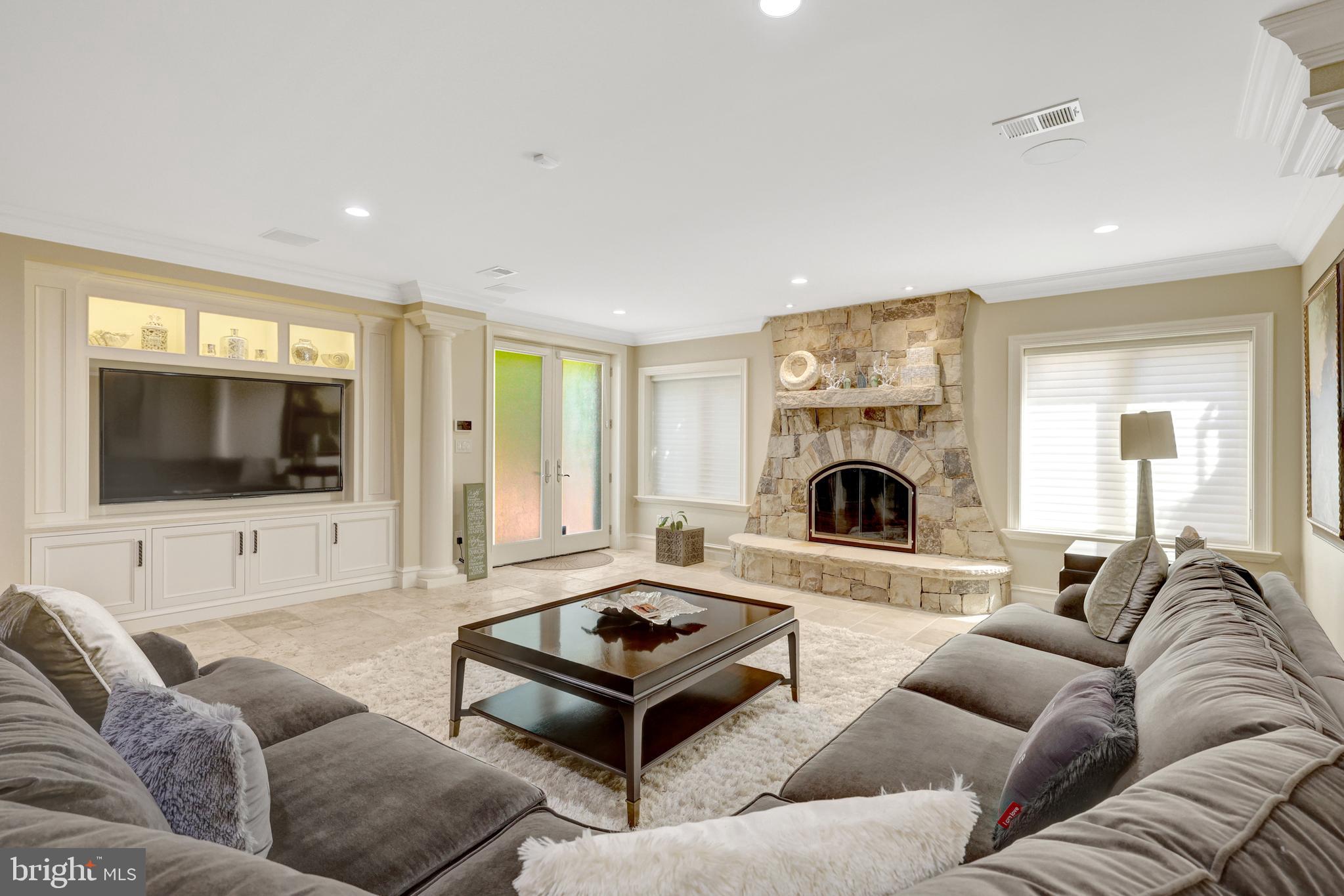 1239 DALEVIEW DRIVE