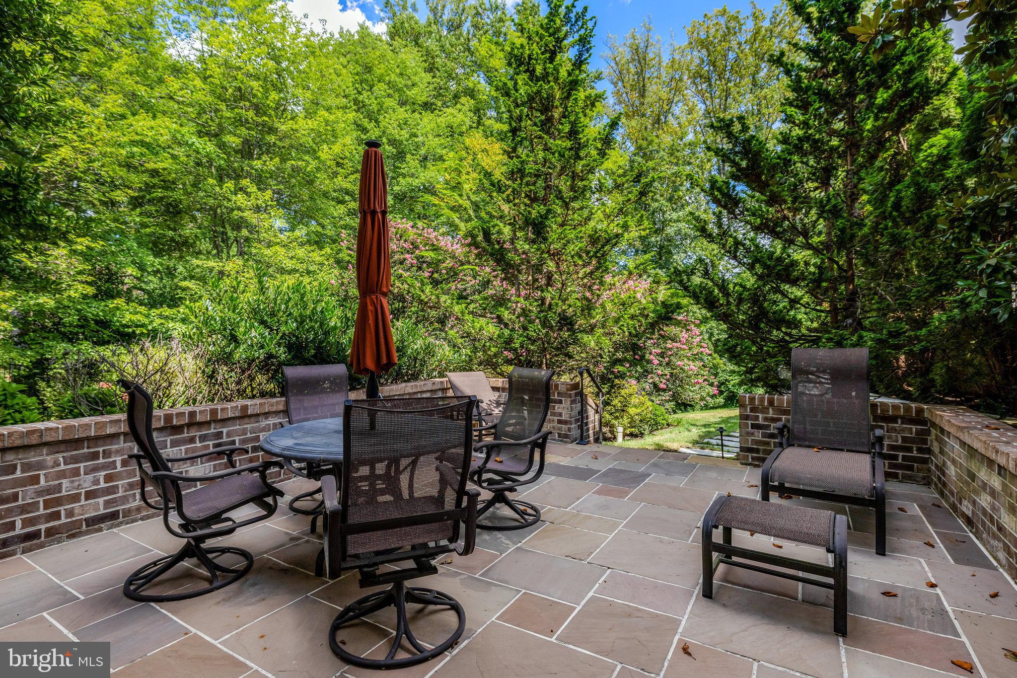 1239 DALEVIEW DRIVE