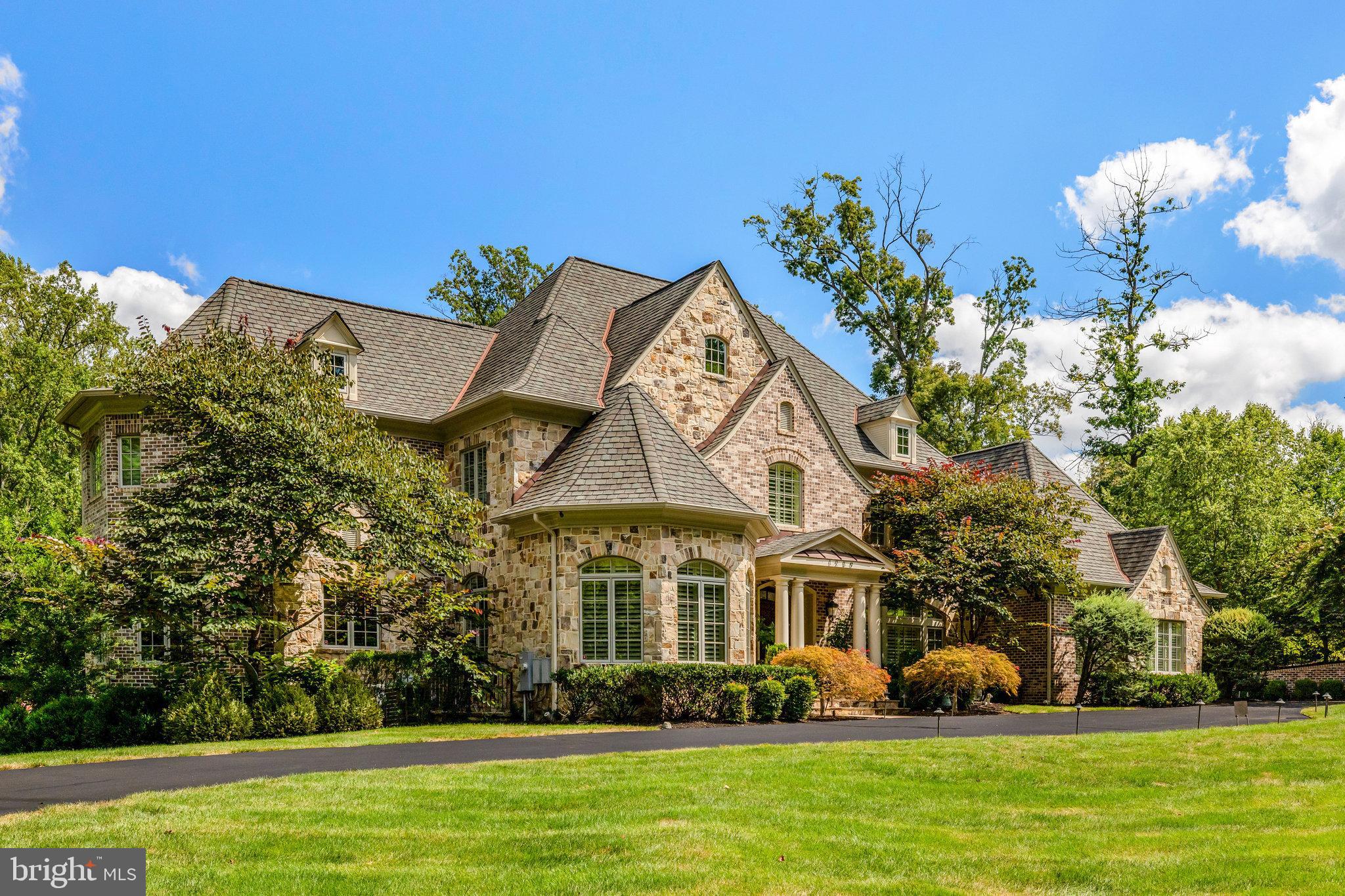 1239 DALEVIEW DRIVE