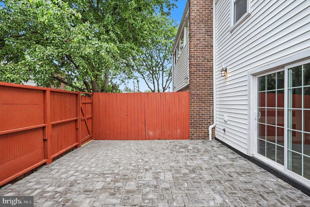 1219 ALABAMA DRIVE