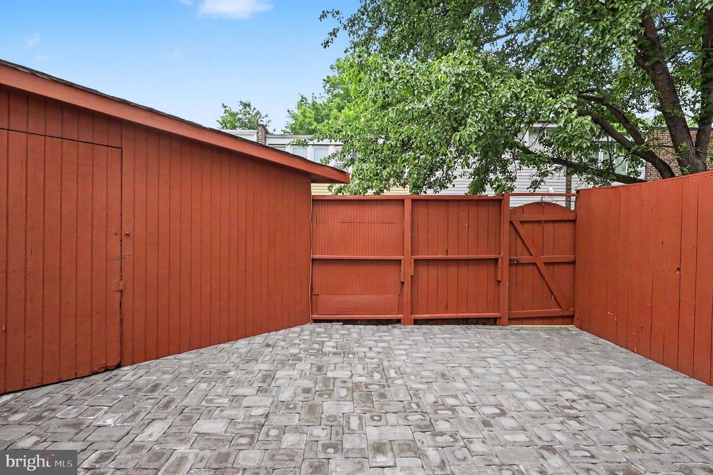 1219 ALABAMA DRIVE