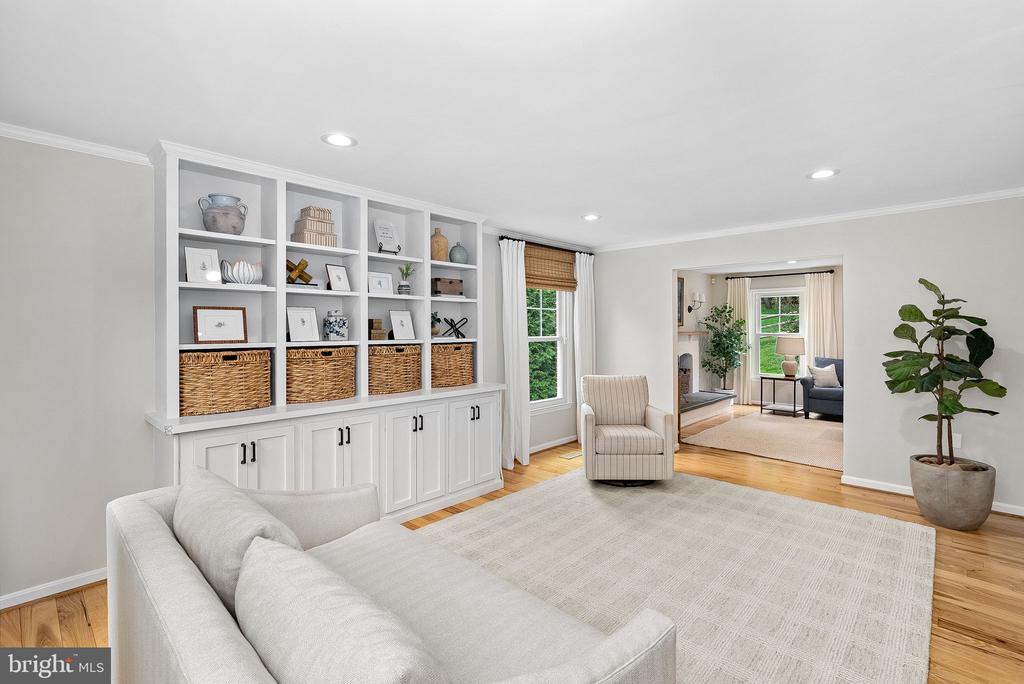 811 FOLLIN FARM LANE