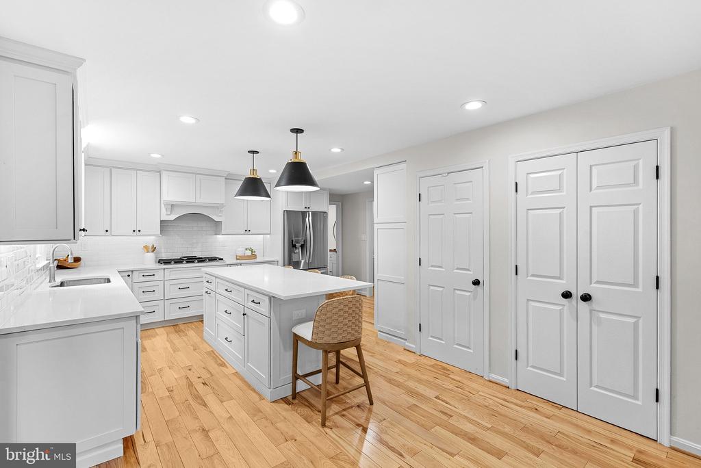811 FOLLIN FARM LANE