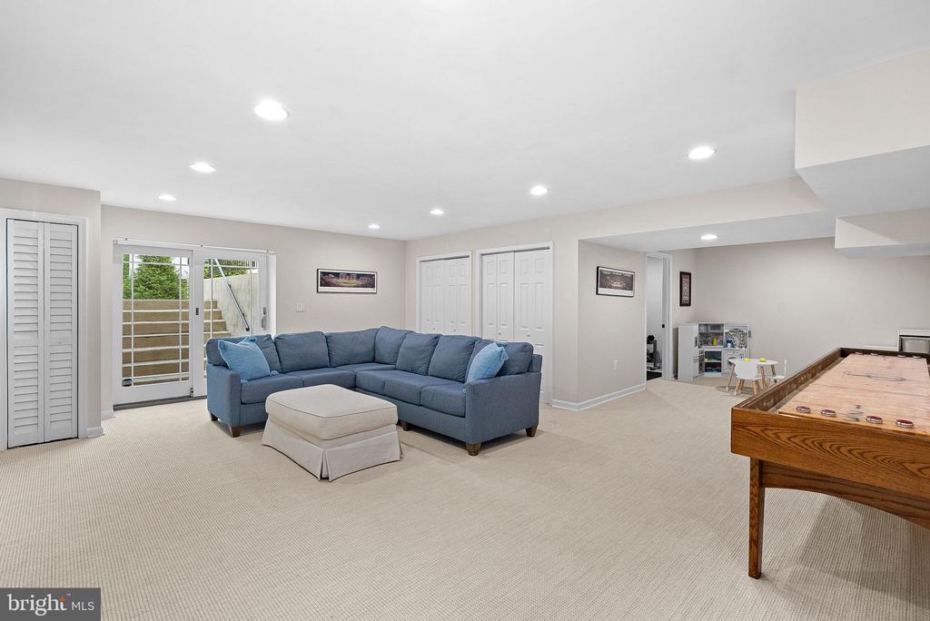 811 FOLLIN FARM LANE