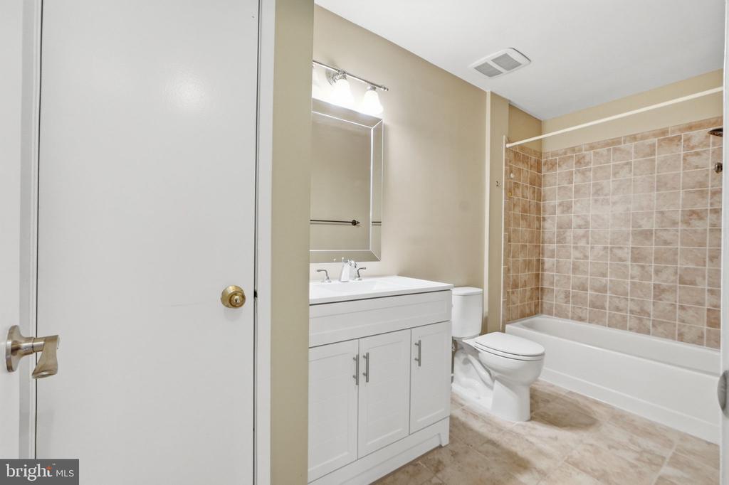 1968 VILLARIDGE DRIVE B