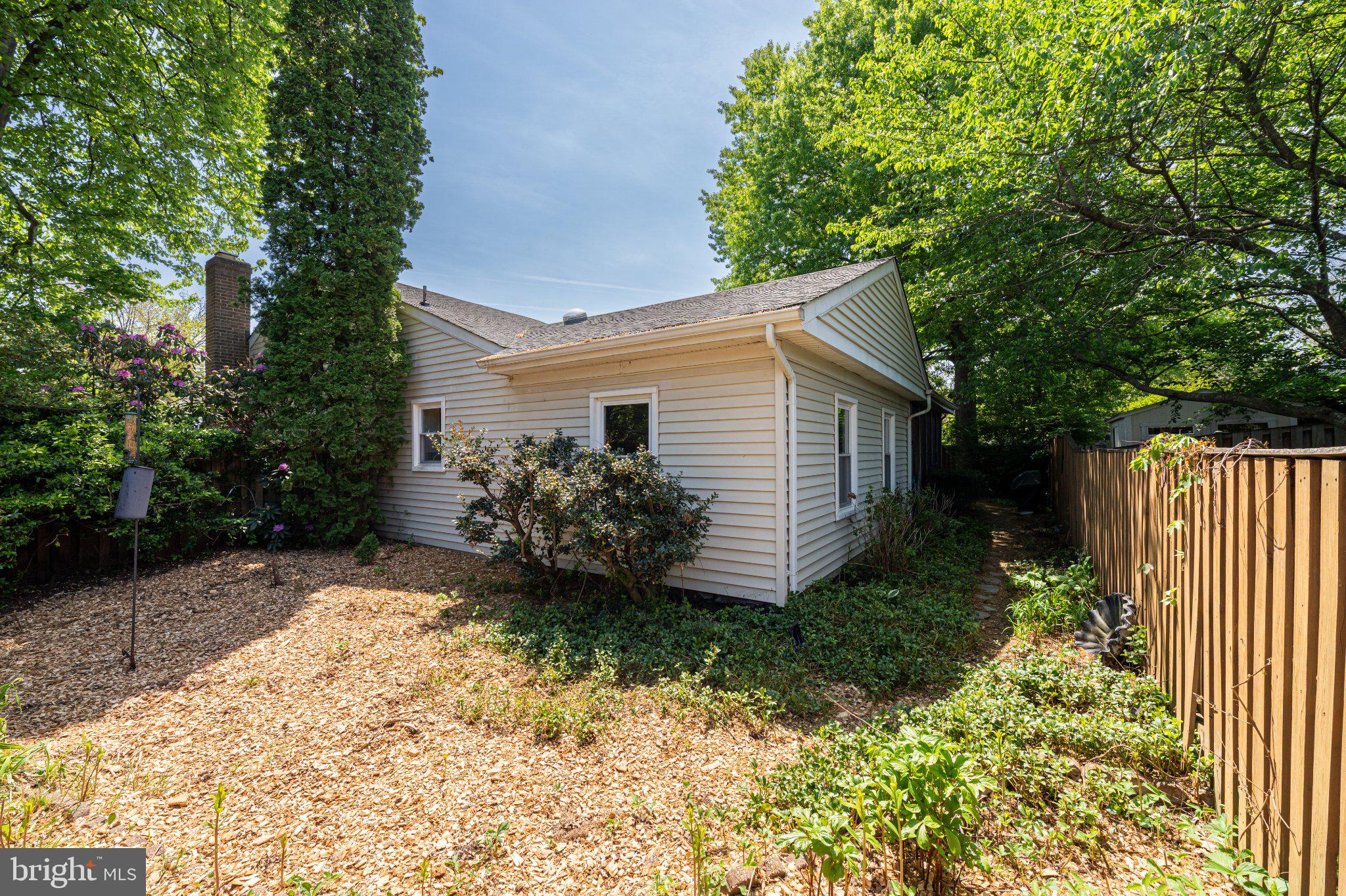 1634 NATHAN LN