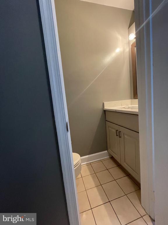 8012 MERRY OAKS COURT