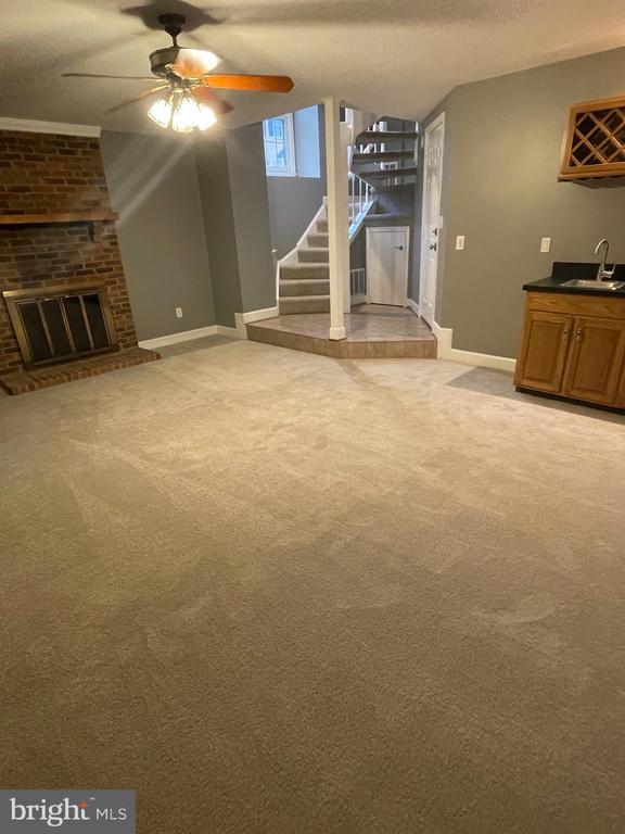 8012 MERRY OAKS COURT