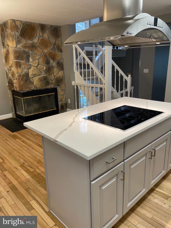 8012 MERRY OAKS COURT