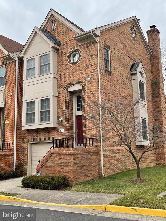 8012 MERRY OAKS COURT