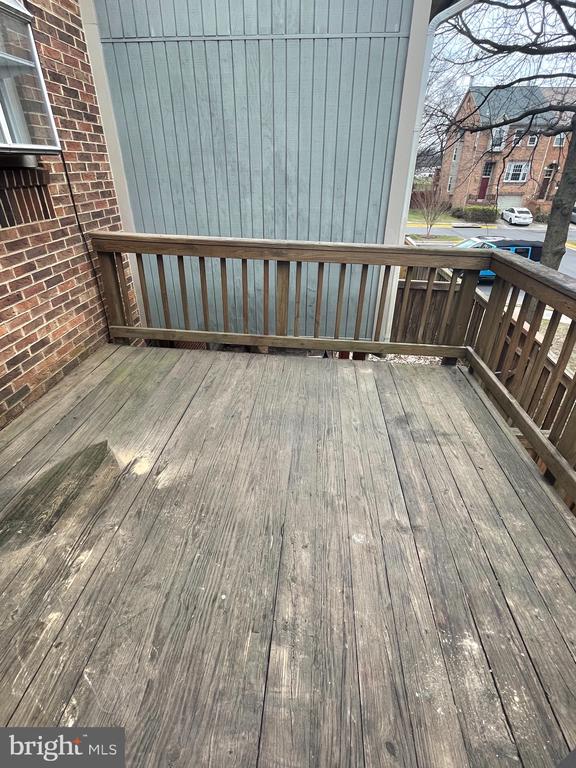 8012 MERRY OAKS COURT