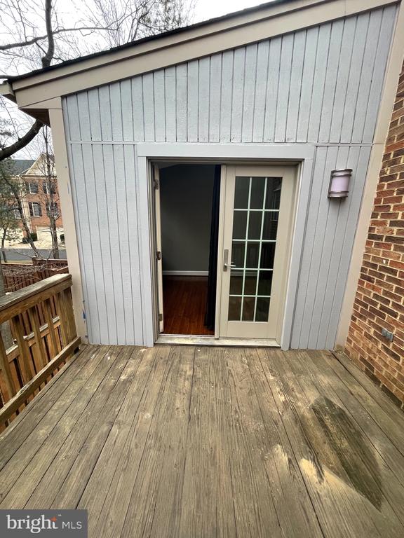 8012 MERRY OAKS COURT