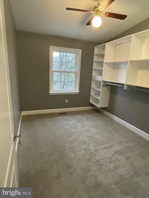 8012 MERRY OAKS COURT